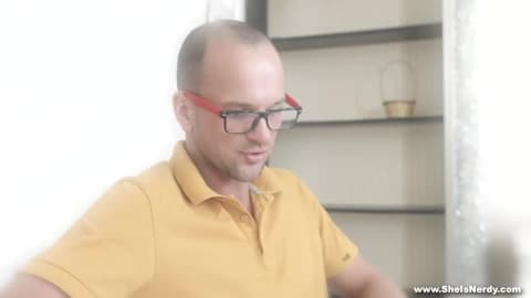 El profe haciendo videos xxx colegialas con una rubia de gafas